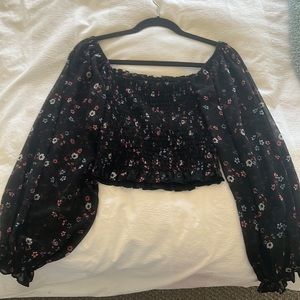 Olivaceous, Black and flower top - medium